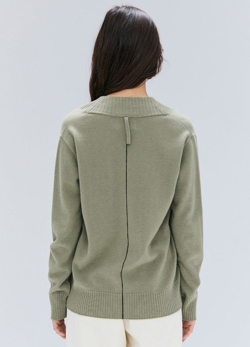 輕毛料羊絨V領針織衫